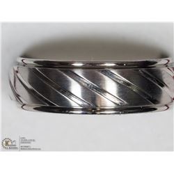 13) STAINLESS STEEL STRIPE MEN'S BAND SIZE 9