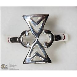 37) STERLING SILVER RING SIZE 8.25