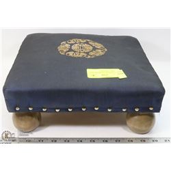 SMALL VINTAGE FOOTSTOOL WITH BALL FEET, DESIGN IN