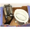 Image 1 : LOT OF COFFEE GRINDER , CROCK POT AND CAN OPENER