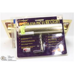 3 PICTURE LIGHTS IN PACKAGES