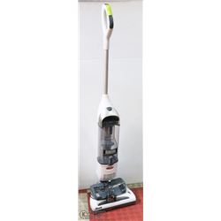 SHARK VACUUM BATTERY OPERATED WITH CHARGER.