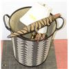 Image 1 : LARGE BASKET FILLED WITH HOME DECOR INCL
