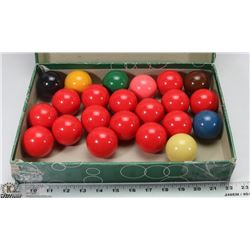 BOX OF VINTAGE BILLIARD BALLS