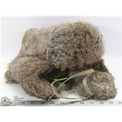 FAUX FUR HAT WITH EAR FLAPS.