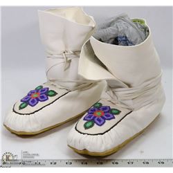 HAND BEADED & SEWN MOCCASINS SIZE 8.