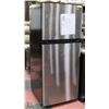 Image 1 : 11.5 CU. FT. GE STAINLESS NO FROST FRIDGE
