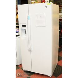 WHITE GE SIDE BY SIDE 22.5 CU.FT. FRIDGE WITH