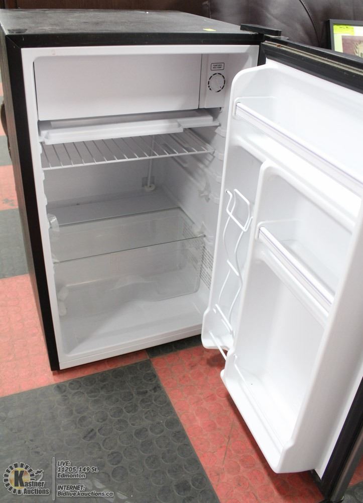 MASTERCHEF MINI FRIDGE MODEL 04302906.