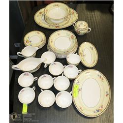 34PC PAREEK JOHNSON BROS DISH SET