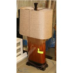 END TABLE LAMP. SHOWROOM DISPLAY.
