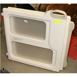 SAFETY 1ST EXPANDABLE/LOCKABLE GATE