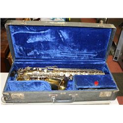 VINTAGE CASED TRUMPET.