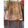 Image 1 : CRIBBAGE BOARD TABLE.