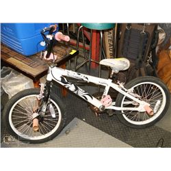 AVIGO FREESTYLE BIKE WHITE & BLACK 18' TIRE,