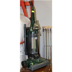 DIRT DEVIL 12 AMP UPRIGHT VACUUM