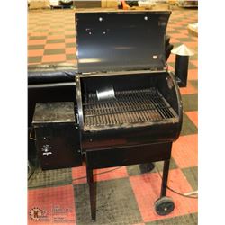 TRAEGER SMITH AND WESSON WOOD PALLET BARBECUE