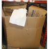 Image 1 : PALLET OF CAMP CLOSURE BEDDING AND TOWELS