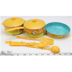 LITTLE BO-PEEP VINTAGE CHILDS COOKING SET