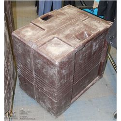 CAMBRO FOOD HOLDING CONTAINER