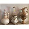 Image 1 : 3 Royal Worcester Ewers
