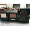 Image 1 : 3 Vintage Bakelite Radios