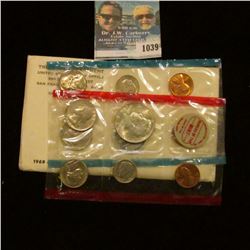 1039 _ 1969 Silver Mint Set in original holder as issued by the U.S. Mint. Includes Silver Half Doll