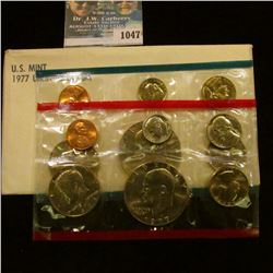1047 _ 1977 P & D U.S. Mint Set in original government holder as issued. With Eisenhower Dollars.