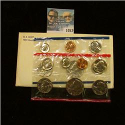 1053 _ 1981 P & D U.S. Mint Set in original government holder as issued. With Susan B. Anthony Dolla