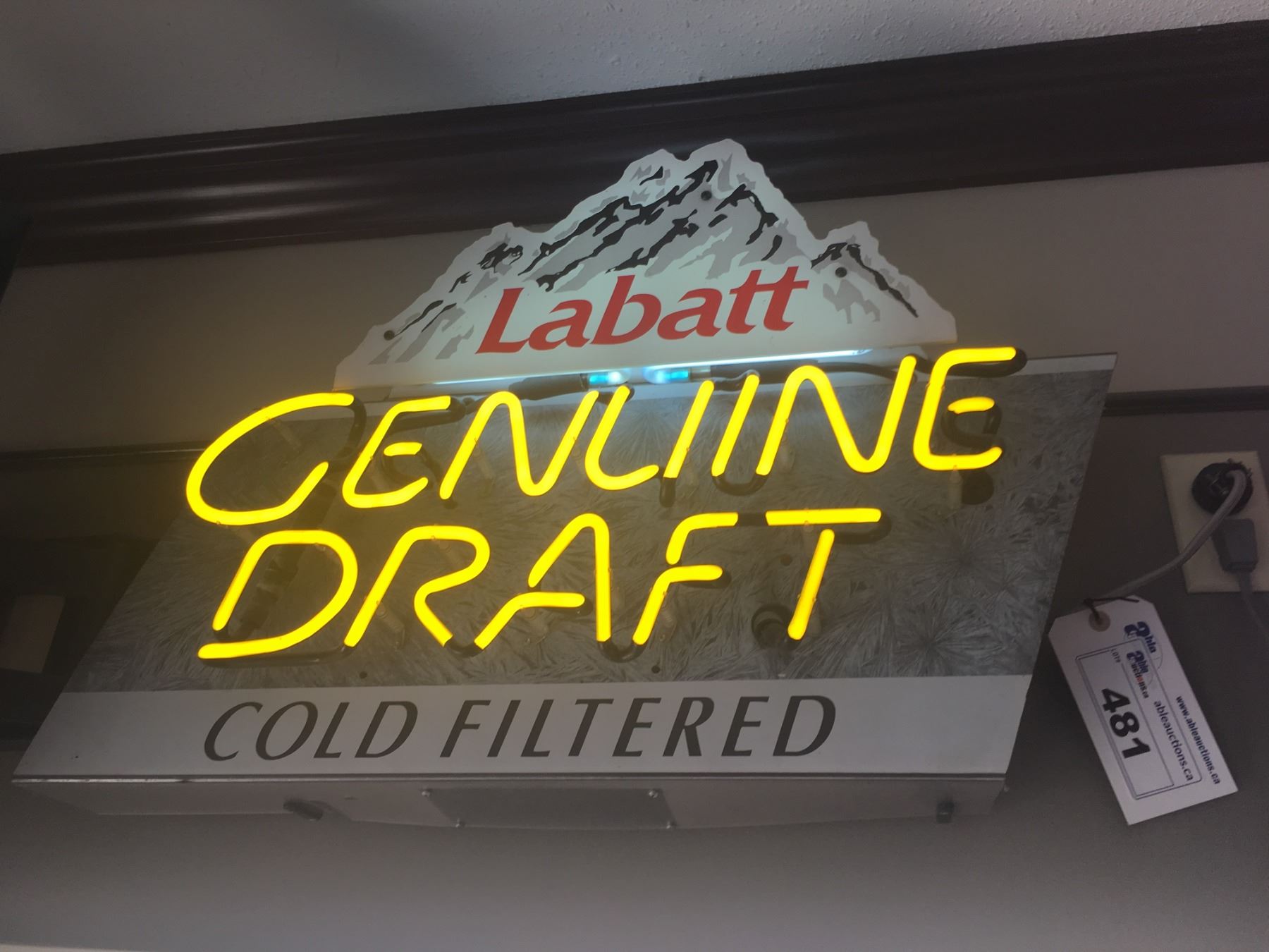 LABATT GENUINE DRAFT NEON SIGN - 26 X 18 INCH