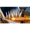 Image 2 : BIN OF CAULK