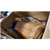 Image 3 : COFFE BAGS KNEEPADS AND WOOD TRUNK
