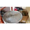 Image 2 : LARGE STOCK POT AND KITCHEN ITEMS