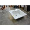 Image 2 : PORCELAIN SINK