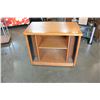 Image 1 : ROLLING OAK DESK AND PLASTIC 2 STEP