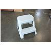 Image 3 : ROLLING OAK DESK AND PLASTIC 2 STEP