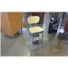 Image 1 : VINTAGE STEP STOOL