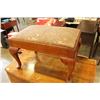 Image 1 : VINTAGE QUEEN ANNE FOOTSTOOL
