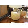 Image 2 : MID CENTURY POTTERY LAMP