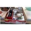 Image 2 : TRAY OF COLLECTIBLES AND SALT AND PEPPER SHAKERS