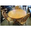 Image 2 : ROUND OAK TABLE WITH 3 CHAIRS AND LEAF