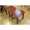 Image 2 : 2 MAHOGANY FINISH END TABLES