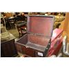 Image 3 : 2 SMALL DECORATIVE STORAGE TRUNKS