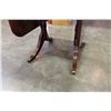 Image 3 : DUNCAN PHYFE DROP LEAF DINING TABLE W/ 4 CHAIRS