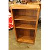 Image 2 : 4 FOOT OAK BOOKSHELF
