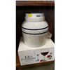 Image 2 : TABLETOP WATER DISPENSER AND WINE GLASSES