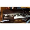 Image 2 : MAGNUS ELECTRIC CHORD ORGAN