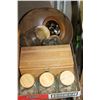 Image 2 : 2 BOXES OF WOODEN HOUSE WARES