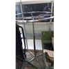 Image 2 : RETAIL ROUND TOP CLOTHING RACK
