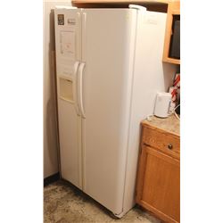 FRIDGIDAIRE SIDE BY SIDE FRIDGE/FREEZER WITH ICE